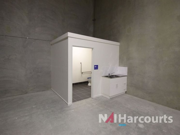 Click to view all images 2/18 French Avenue Brendale QLD 4500 - Image 3