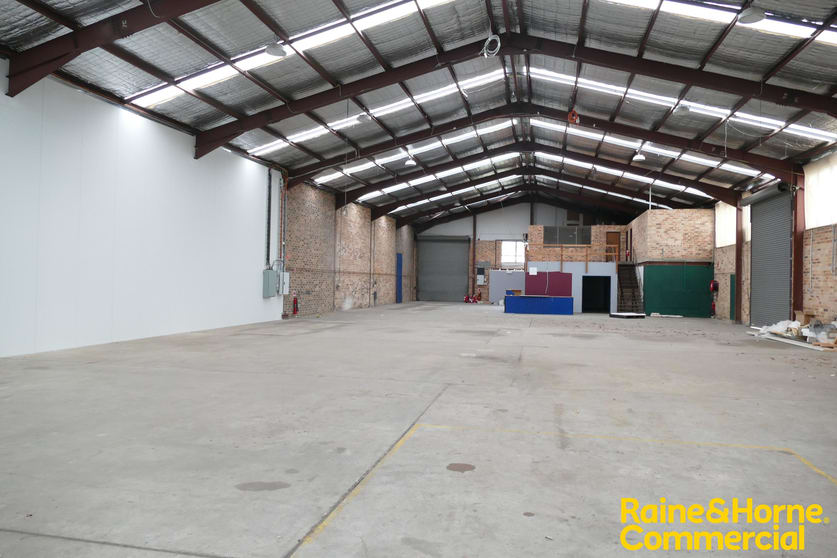 Click to view all images 323 Newbridge Road Chipping Norton NSW 2170 - Image 2