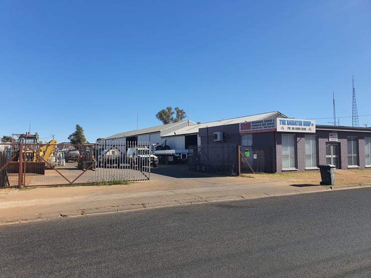 Click to view all images 2/7 George Crescent Alice Springs NT 0870 - Image 2