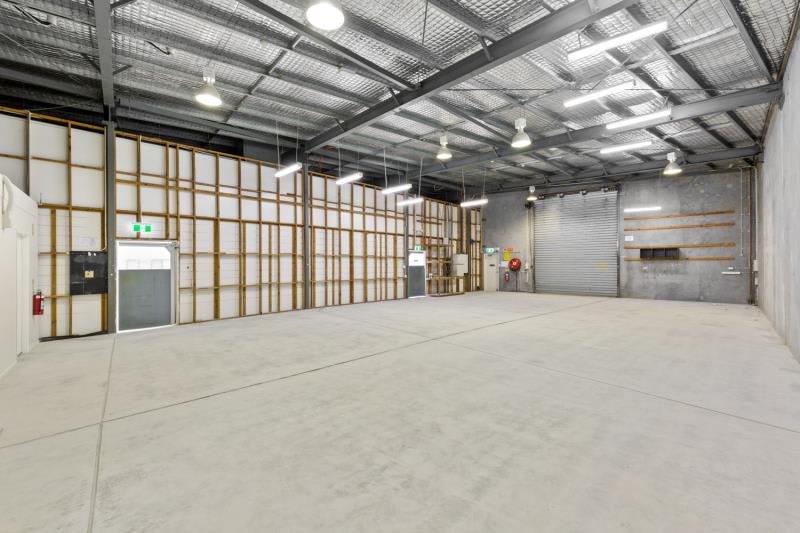 Click to view all images Huge Amount of Space/17-19 Queen Elizabeth Drive Berserker QLD 4701 - Image 3