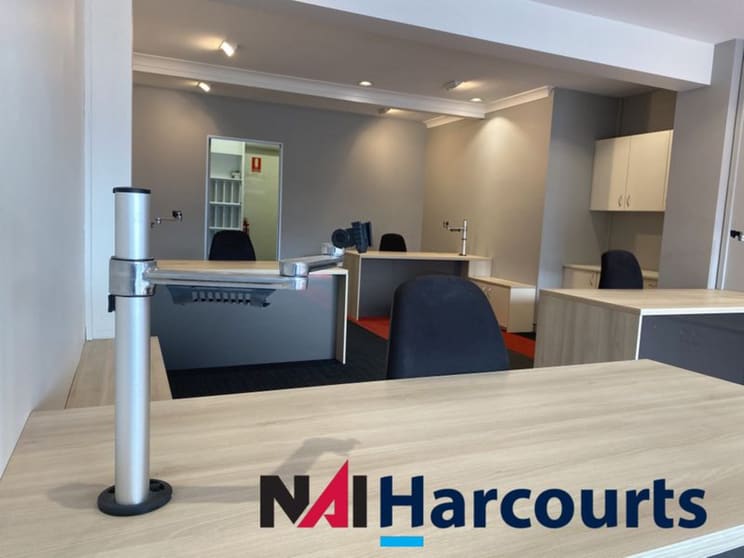 Click to view all images 42 Thomas Drive Chevron Island QLD 4217 - Image 3