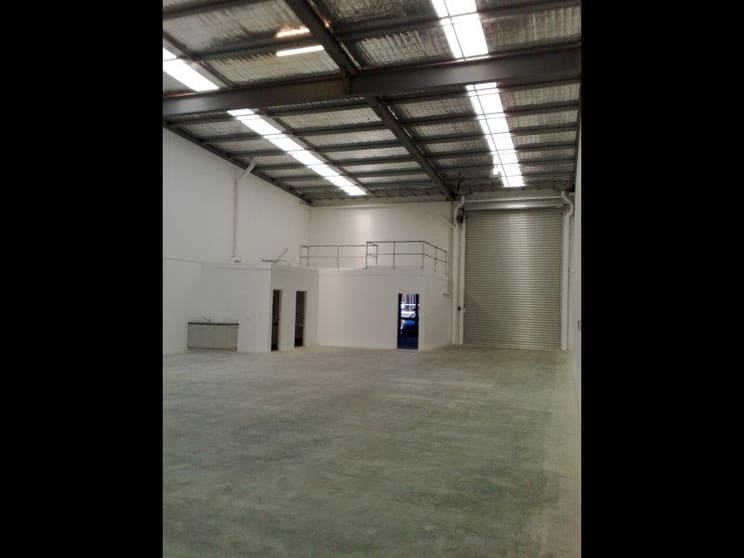 Click to view all images Unit 2/3 Mallaig Way Canning Vale WA 6155 - Image 2