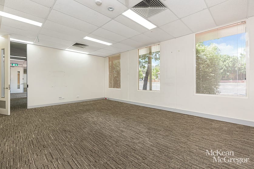 Click to view all images 43 Myers Street Bendigo VIC 3550 - Image 3
