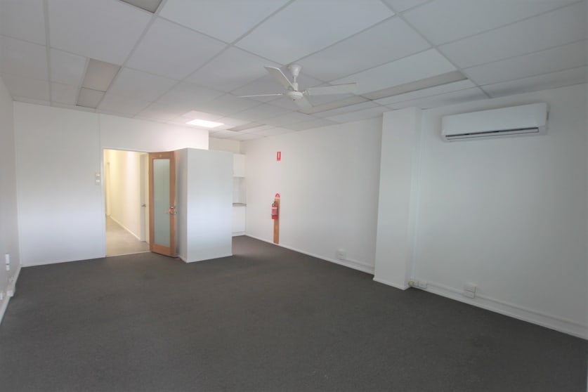 Click to view all images 10/10 Grebe Street Peregian Beach QLD 4573 - Image 3