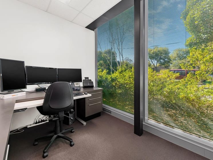 Click to view all images 2/14 Albert Street Blackburn VIC 3130 - Image 3