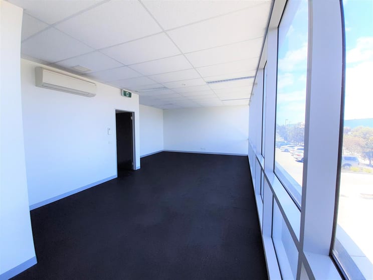 Click to view all images 32 Lobelia Drive Altona North VIC 3025 - Image 3