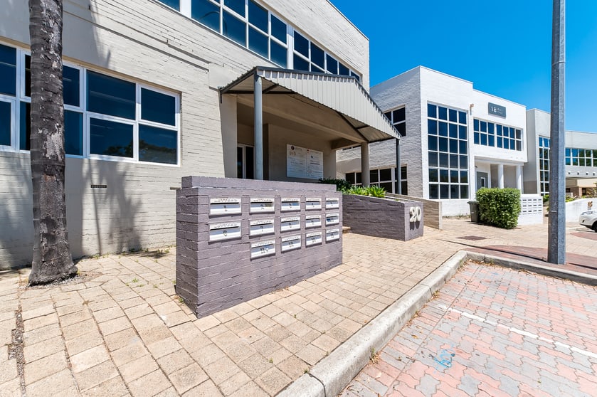 Click to view all images 7/20 Kearns Crescent Ardross WA 6153 - Image 1
