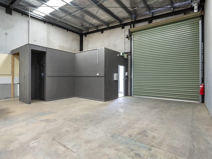 Click to view all images 2/16 Kenji Street Mornington VIC 3931 - Image 2
