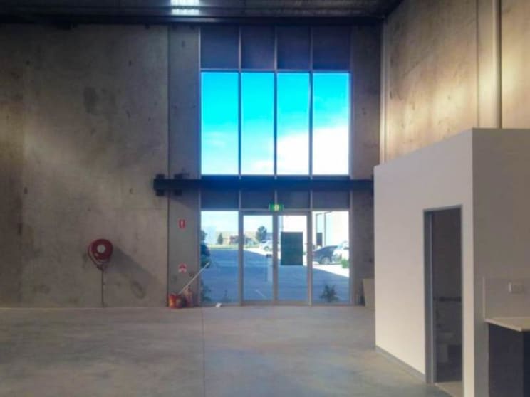 Click to view all images Unit 5/12 Makland Drive Derrimut VIC 3026 - Image 2