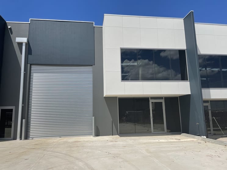 Click to view all images 2/7 Bonview Circuit Truganina VIC 3029 - Image 2