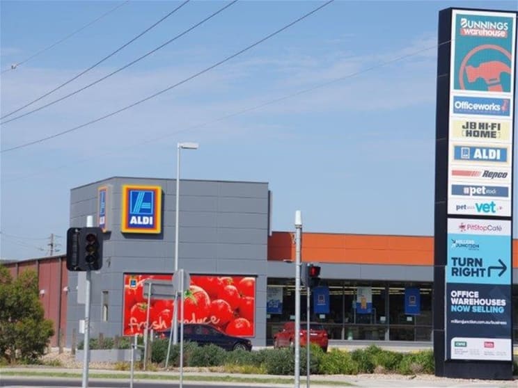 Click to view all images 13 Blackwood Drive Altona North VIC 3025 - Image 2