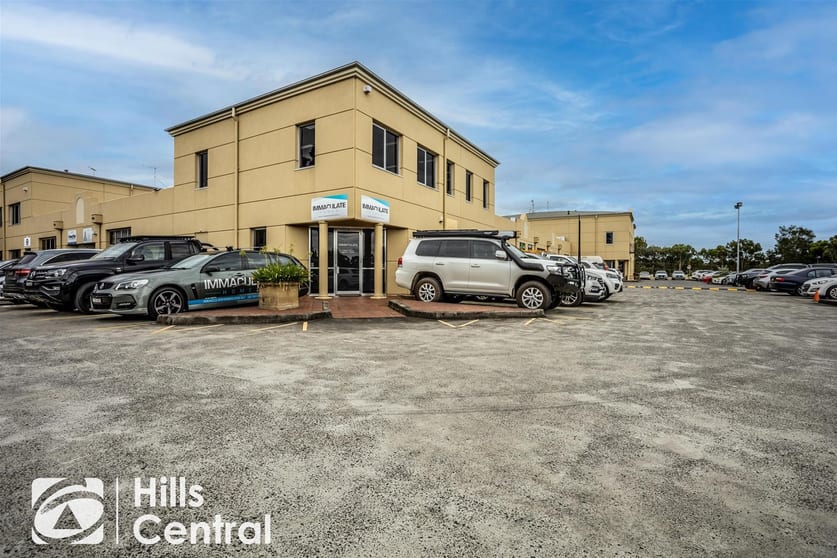 Click to view all images 17b/10 Gladstone Road Castle Hill NSW 2154 - Image 1