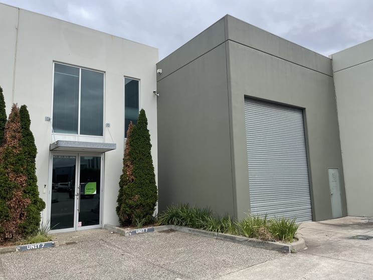 Click to view all images 7/1-5 Akuna Drive Williamstown VIC 3016 - Image 2