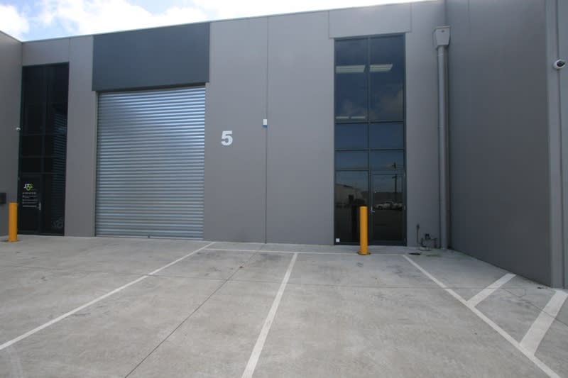 Click to view all images 5/23-25 Sharnet Circuit Pakenham VIC 3810 - Image 2