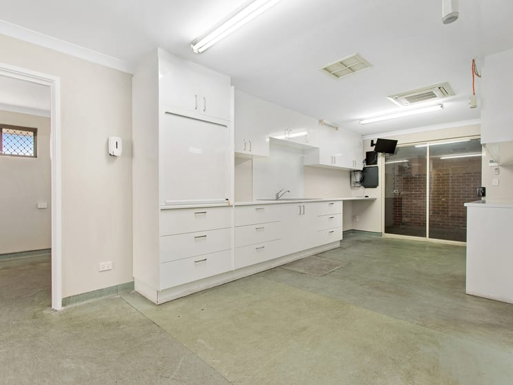 Click to view all images 268 Pinjarra Road Mandurah WA 6210 - Image 2