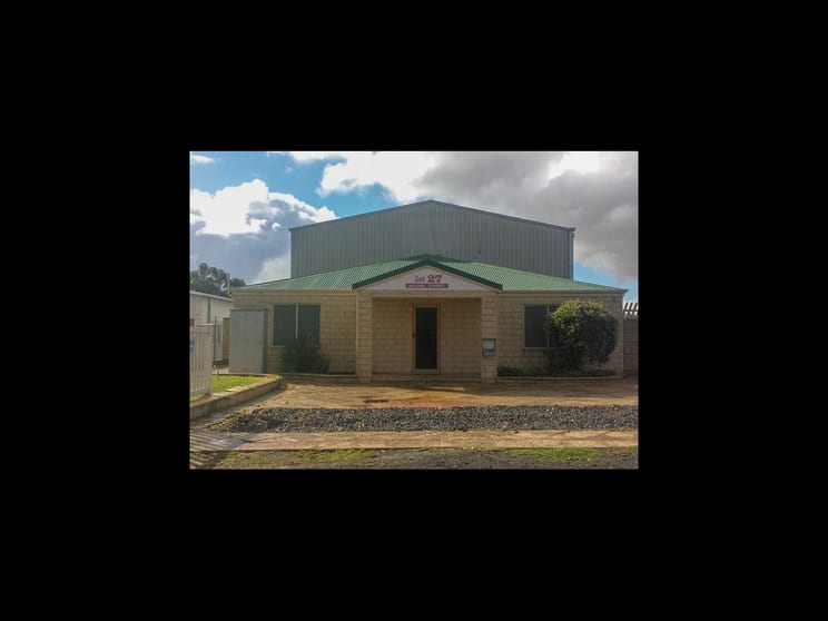 Click to view all images 7 Major Street Davenport WA 6230 - Image 2