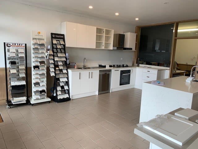 Click to view all images 409 Springvale Road Forest Hill VIC 3131 - Image 2