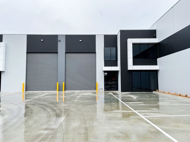 Click to view all images 2/1 Barclay Crescent corner Marine Parade Hastings VIC 3915 - Image 3