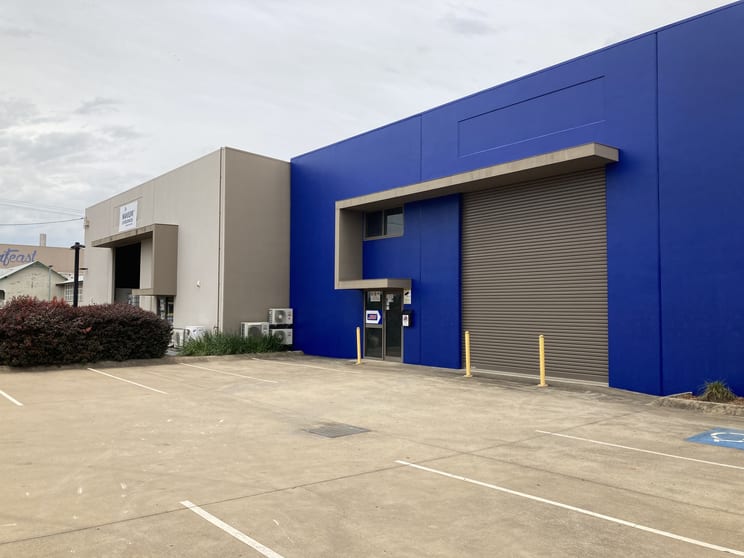 Click to view all images 2/5 Scotland Street Bundaberg East QLD 4670 - Image 3