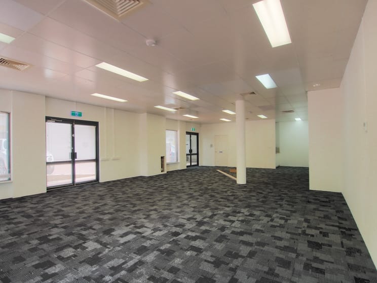 Click to view all images 205 Lakeside Drive Joondalup WA 6027 - Image 3
