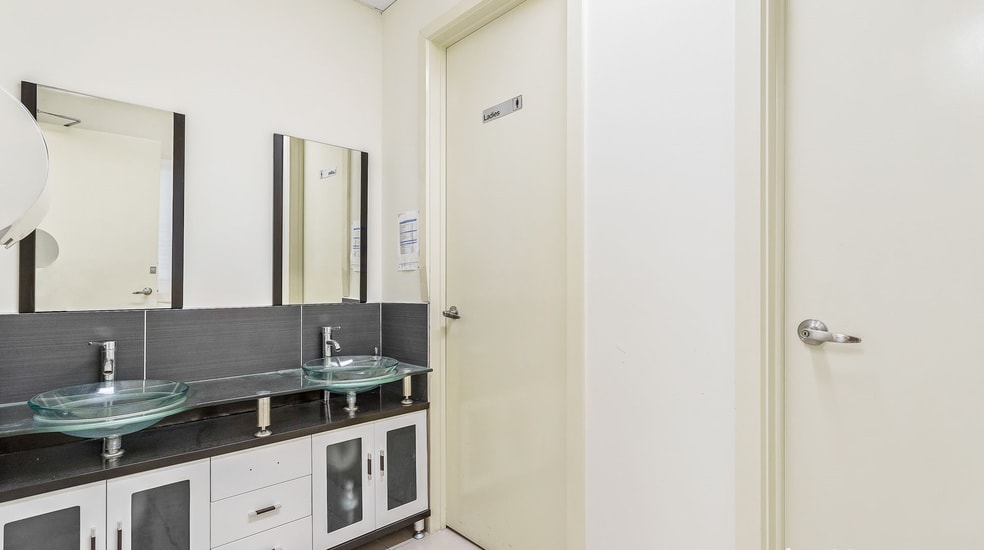 Click to view all images 31/180 Fairbairn Road Sunshine West VIC 3020 - Image 3