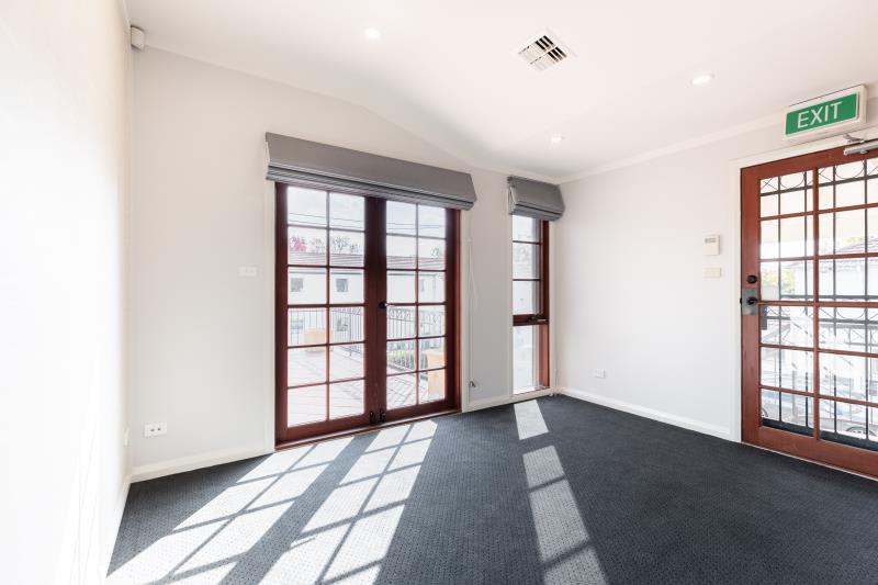 Click to view all images Level 1 Unit 2/29 Flinders Way Griffith ACT 2603 - Image 2