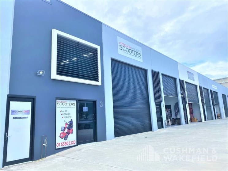 Click to view all images Unit 3/14, Harrington Street Arundel QLD 4214 - Image 2