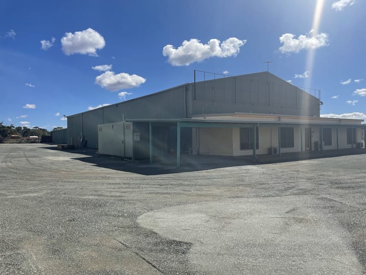 Click to view all images 10 Hunter Street West Kalgoorlie WA 6430 - Image 2