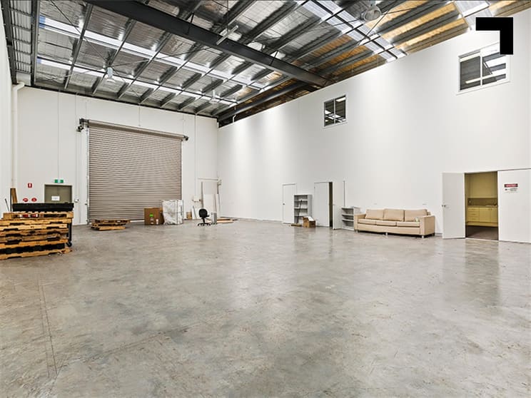 Click to view all images 2/23 Lakeside Drive Broadmeadows VIC 3047 - Image 2