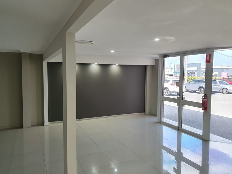 Click to view all images 105 Hanson Road Gladstone Central QLD 4680 - Image 3