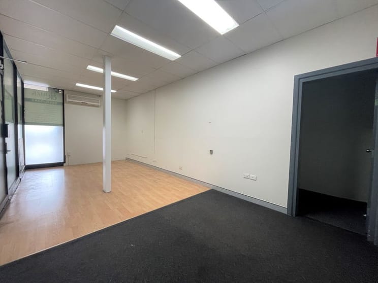Click to view all images 372 Chapel Road Bankstown NSW 2200 - Image 3