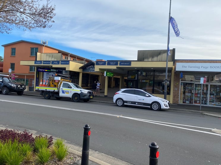 Click to view all images Shop 4, 127 Macquarie Road Springwood NSW 2777 - Image 2
