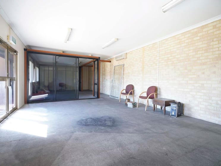 Click to view all images 14 Raymond Avenue Bayswater WA 6053 - Image 2