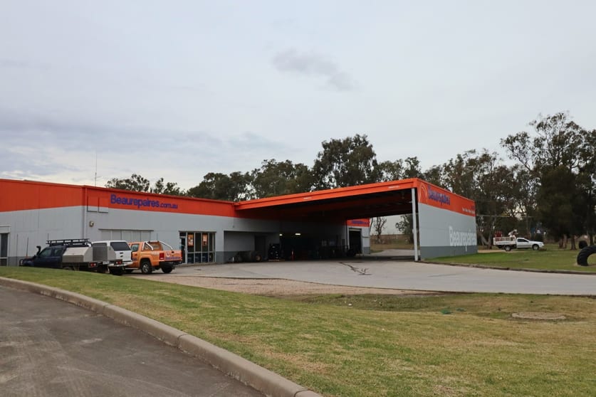 Click to view all images 34 Catherine Crescent Lavington NSW 2641 - Image 2