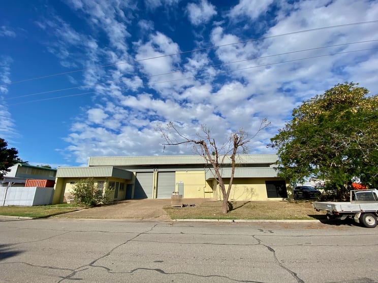 Click to view all images Unit 3/9 Keane Street Currajong QLD 4812 - Image 1