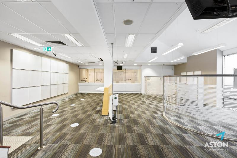 Click to view all images 110 Acland Street St Kilda VIC 3182 - Image 3
