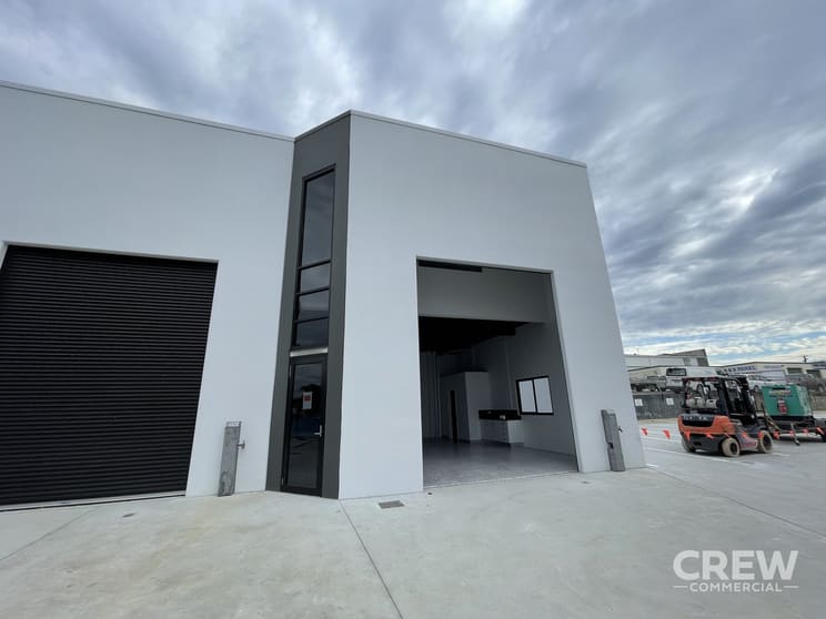 Click to view all images 3/2 Case Street Southport QLD 4215 - Image 2