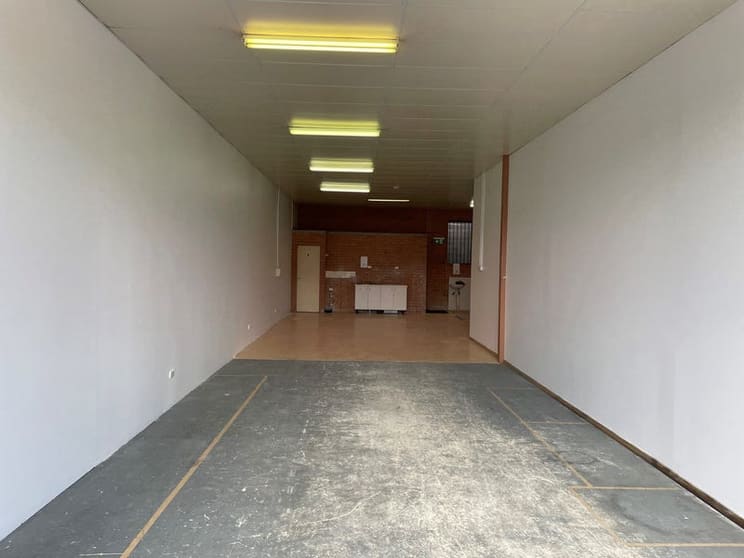 Click to view all images 12/145 Gladstone Street Fyshwick ACT 2609 - Image 2