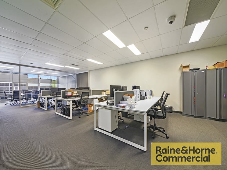 Click to view all images 2/41 Lavarack Avenue Eagle Farm QLD 4009 - Image 3