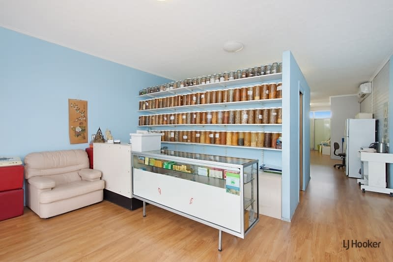 Click to view all images 18/2 Eighth Avenue Palm Beach QLD 4221 - Image 2