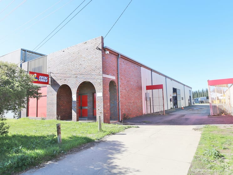 Click to view all images 8 Dobney Avenue Wagga Wagga NSW 2650 - Image 1