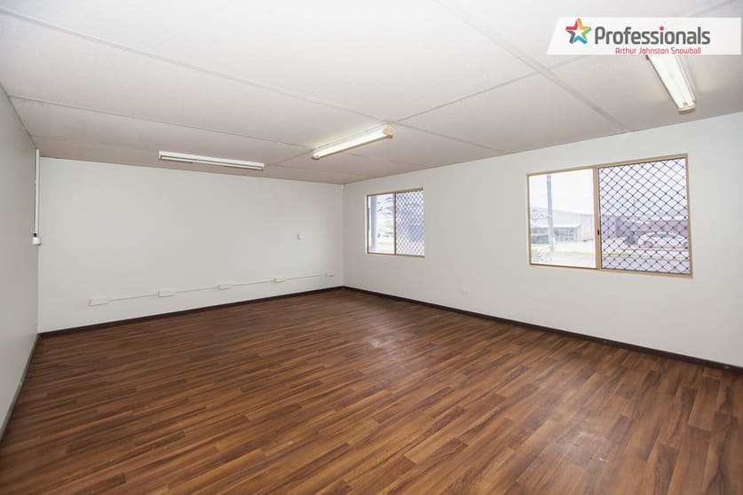 Click to view all images 11 Prior Street Centennial Park WA 6330 - Image 3