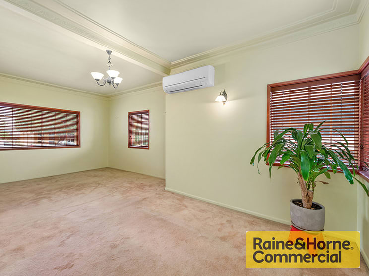 Click to view all images 454 Rode Road Chermside QLD 4032 - Image 3