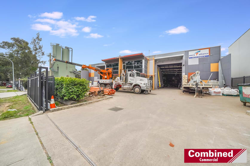 Click to view all images 2/6 Sedgwick Street Smeaton Grange NSW 2567 - Image 2