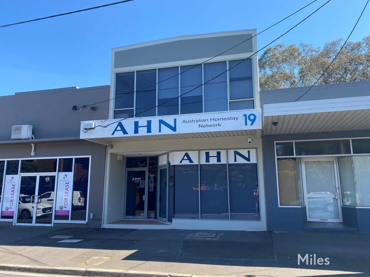Click to view all images 19 Mcnamara Street Macleod VIC 3085 - Image 1