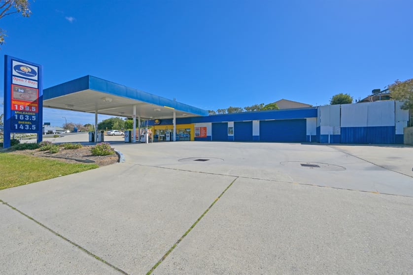 Click to view all images 21 Edgewater Drive Edgewater WA 6027 - Image 1