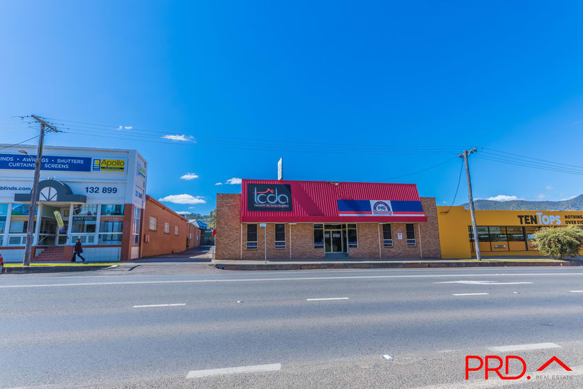 Click to view all images 2/172 Peel Street Tamworth NSW 2340 - Image 1