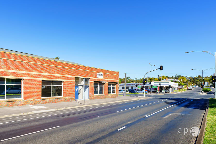 Click to view all images Shop 2/40A Forest Street Castlemaine VIC 3450 - Image 1