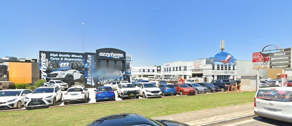 Click to view all images 200 Hoxton Park Rd Prestons NSW 2170 - Image 1