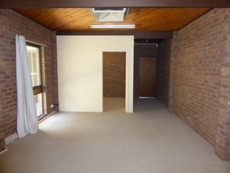 Click to view all images 2/302 Deakin Avenue Mildura VIC 3500 - Image 2